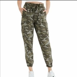 American Eagle High Waisted Camo Jogger